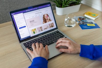 用yh blog AI插件一键生成GEO适配产品页