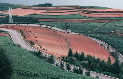 县域文旅AI落地页：批量生成高德导航+非遗直播+节气日历的GEO聚合页